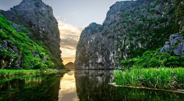 Những hang động 