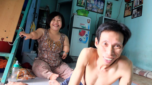 Cổ tích tình yêu của cặp vợ chồng "tí hon" giữa Sài Gòn 5