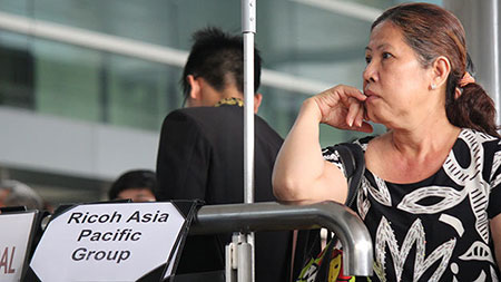 Người nhà hành khách nhốn nháo vì sự cố ở sân bay Tân Sơn Nhất 3