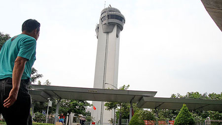 Người nhà hành khách nhốn nháo vì sự cố ở sân bay Tân Sơn Nhất 4