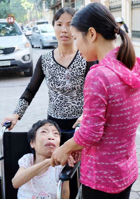 Bạn bè bật khóc, bịn rịn chia tay cô gái suy thận trong “đám cưới cổ tích” 7