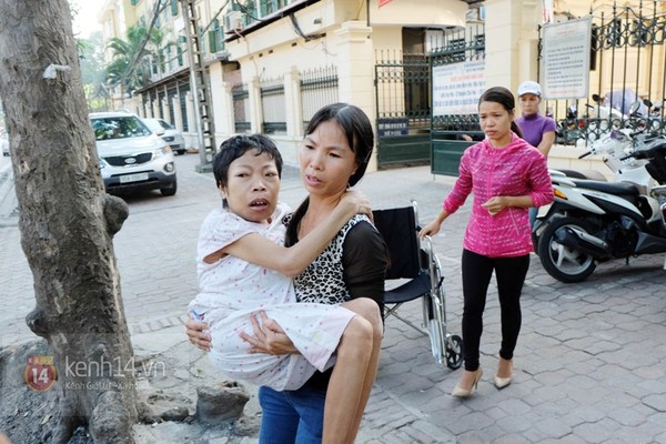 Bạn bè bật khóc, bịn rịn chia tay cô gái suy thận trong “đám cưới cổ tích” 9