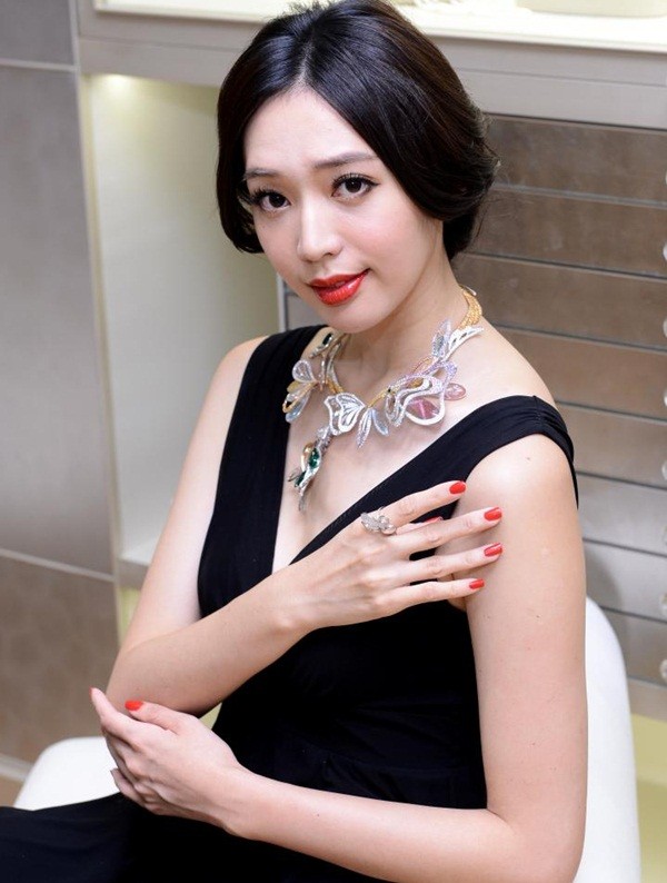 Nữ diễn viên Đài Loan công khai ảnh mặt biến dạng sau tai nạn 3