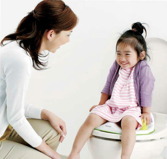 Những dấu hiệu b&eacute; đ&atilde; sẵn s&agrave;ng ngồi b&ocirc; 1