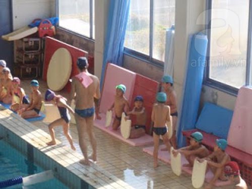 “Đột nhập” lớp học bơi của trẻ em Nhật Bản 3
