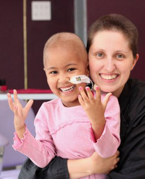 Cảm động hình ảnh mẹ chụp quá trình con gái chiến đấu với bệnh ung thư 15