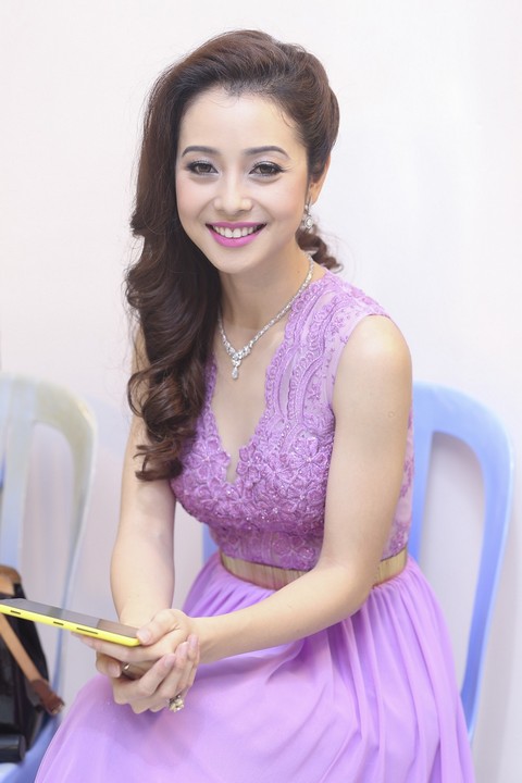 Những kiều nữ đẹp nổi bật với chiếc mũi không Những kiều nữ đẹp nổi bật với chiếc mũi không