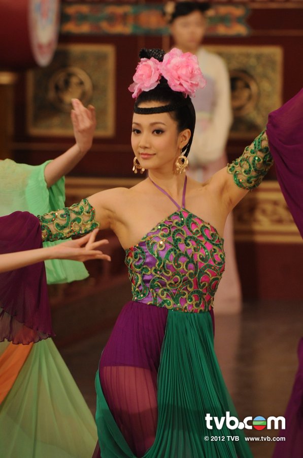Hồ Hạnh Nhi, Chung Gia Hân thi tài ca múa trên màn ảnh Việt 8