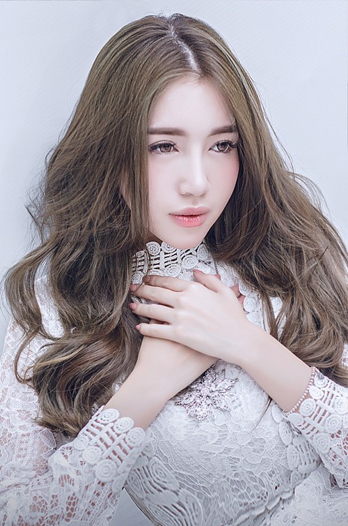 elly Trần