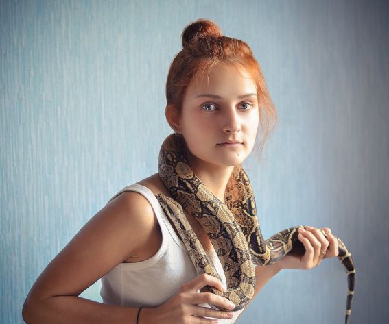 Người đẹp thi chụp ảnh với rắn 3