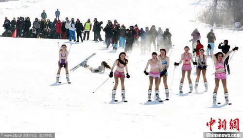 Người đẹp Trung Quốc mặc bikini trượt tuyết 5