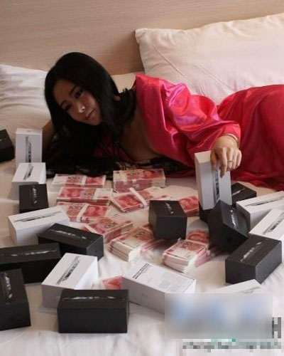 Nhức mắt với người đẹp mặc đồ ngủ khoe của 6