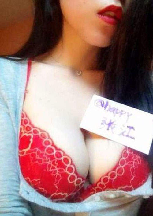 Phát sốt với cuộc thi ngực đẹp trên mạng Trung Quốc 6