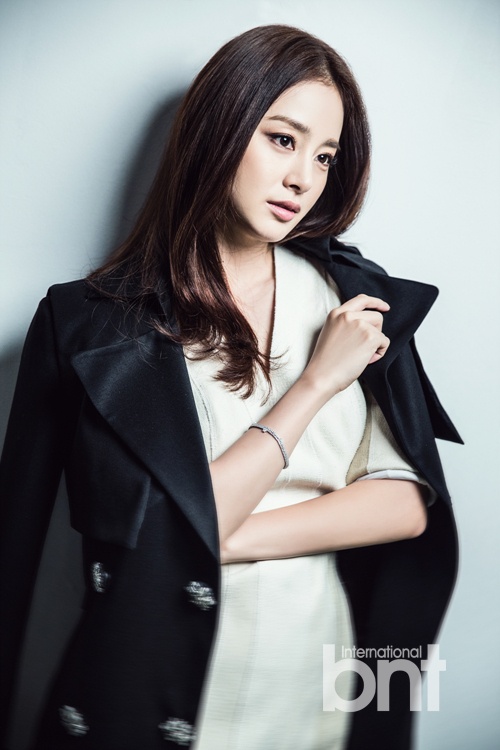 Kim Tae Hee đầy cuốn hút trong bộ ảnh mới 4