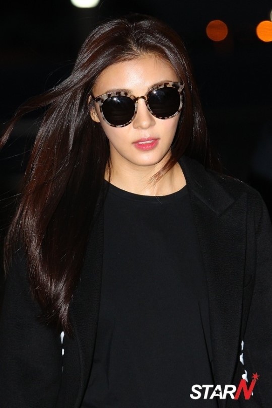 Ha Ji Won xinh đẹp xuất hiện tại s&acirc;n bay Nội B&agrave;i 5