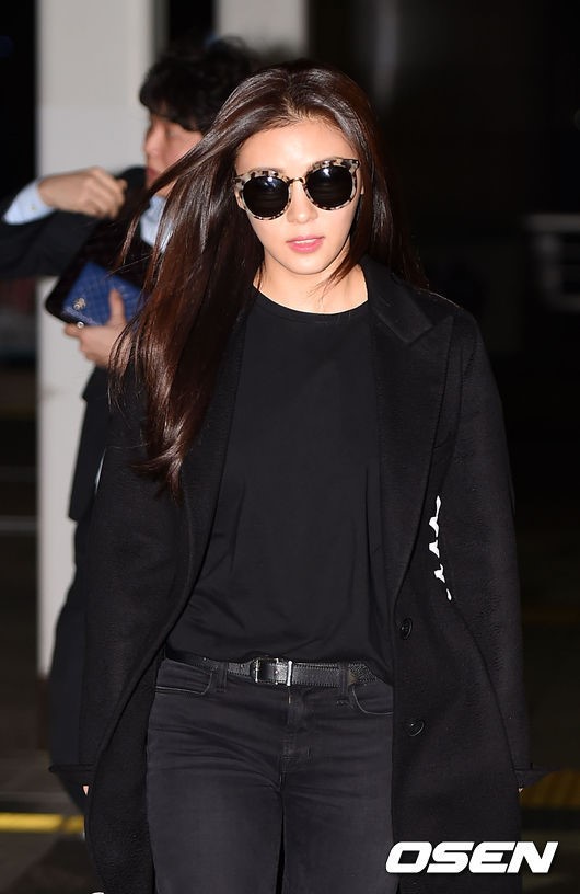 Ha Ji Won xinh đẹp xuất hiện tại sân bay Nội Bài 8