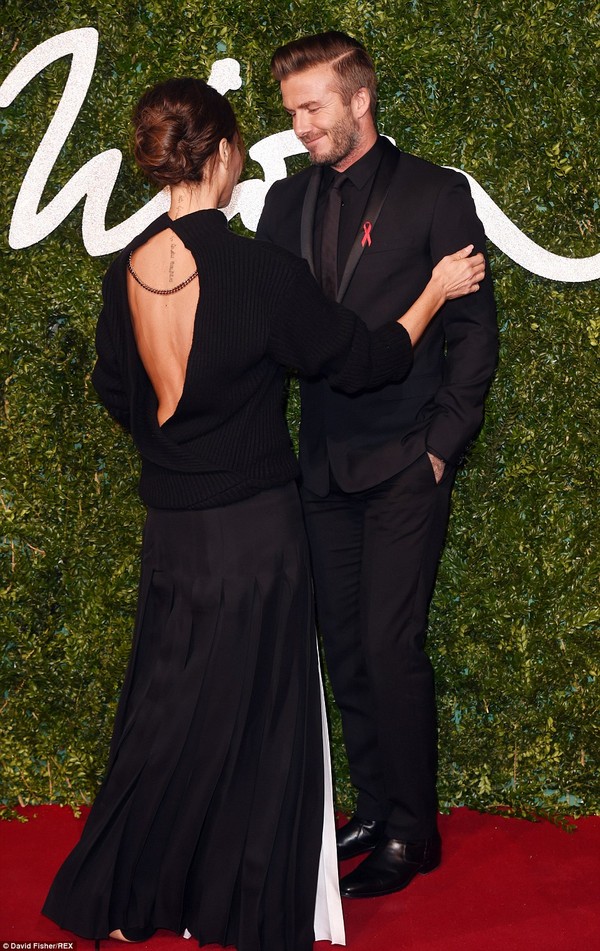 Victoria Beckham nhận giải Thương hiệu của năm tại British Fashion Awards 13