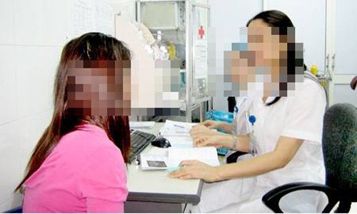 Nước mắt những ông bố bà mẹ đưa con đi phá thai 2