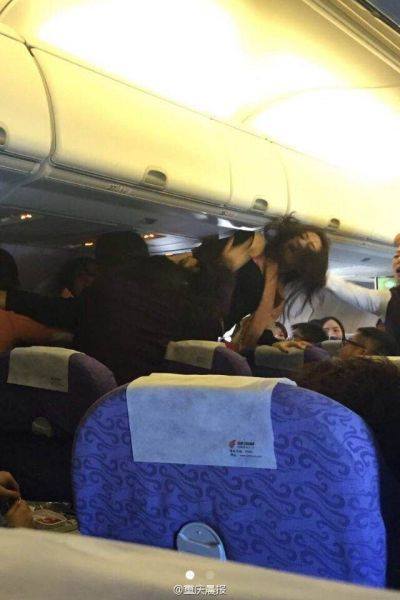 Máy bay suýt quay đầu vì vụ ẩu đả của hai hành khách nữ 1