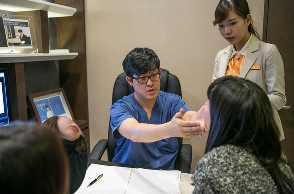 Phụ nữ Trung Quốc đổ xô sang Hàn để phẫu thuật thẩm mỹ mong lột xác 4