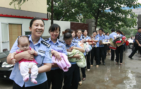 Bác sĩ sản khoa lừa thai phụ lấy bé sơ sinh đem bán 2