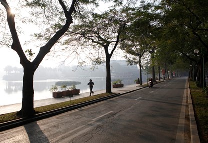 Hà Nội, Sài Gòn bình yên sáng đầu năm 8