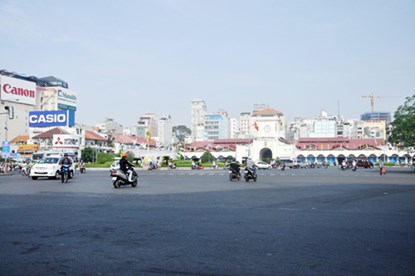 Hà Nội, Sài Gòn bình yên sáng đầu năm 17