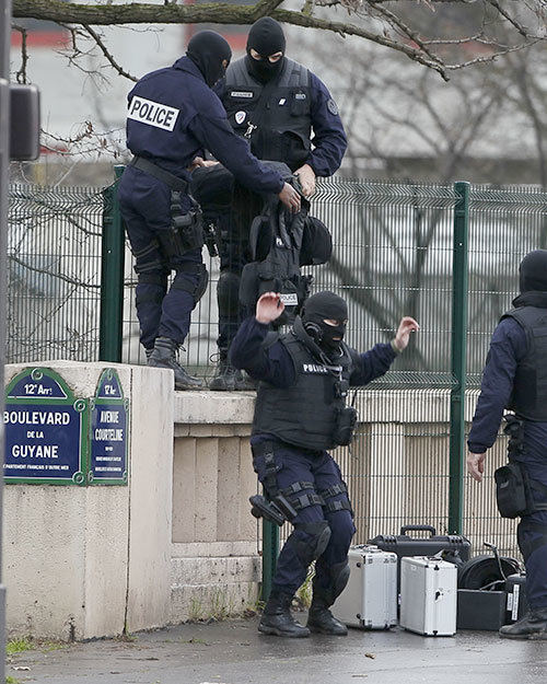 Tiêu diệt 3 kẻ bắt cóc con tin: Nước Pháp rúng động 2