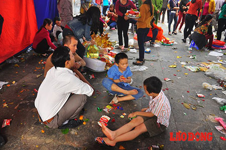 Đầu năm, vạn người chen ch&acirc;n 