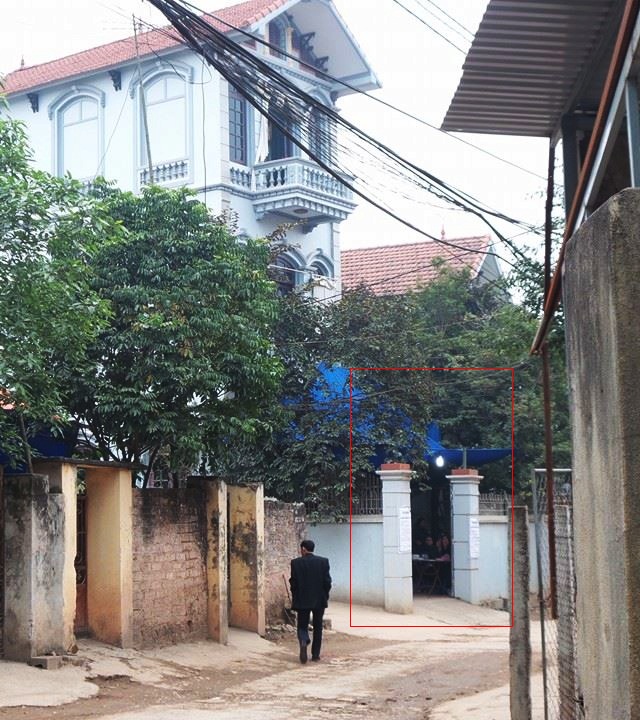 H&agrave; Nội: Kinh ho&agrave;ng bố tưới xăng đốt con rồi ch&acirc;m lửa tự thi&ecirc;u 1