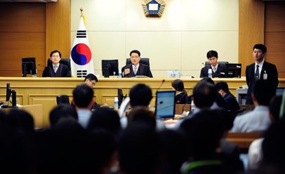 Hàn Quốc bỏ luật cấm ngoại tình, bao cao su đắt khách 1
