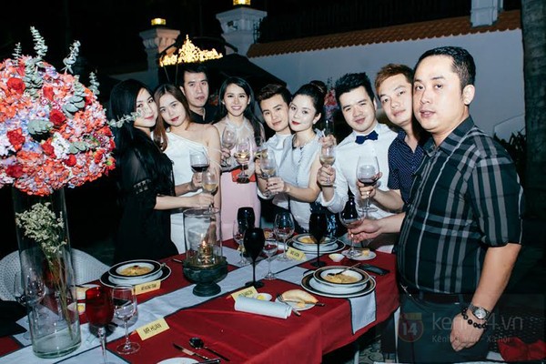 Vân Shi mặc váy giống Hồ Ngọc Hà, chi hơn 400 triệu tổ chức sinh nhật 18 tuổi 3 Vân Shi mặc váy giống Hồ Ngọc Hà, chi hơn 400 triệu tổ chức sinh nhật 18 tuổi 3