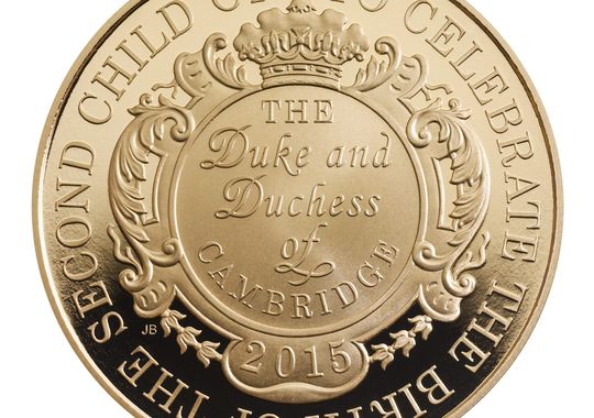 Kiếm bộn tiền ăn theo sự kiện tiểu công chúa nước Anh chào đời