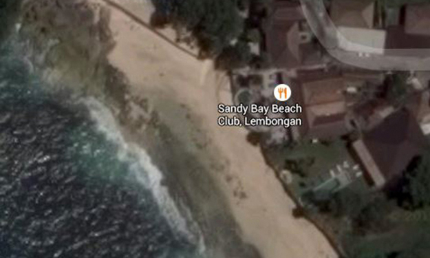 Mải chụp ảnh tự sướng bên bờ biển Bali, ngã xuống vực chết thảm