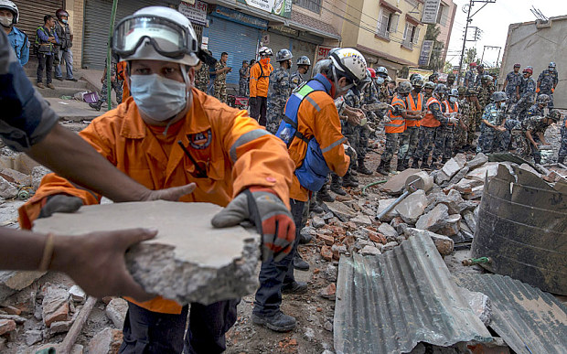 Máy bay quân sự Mỹ chở 8 người mất tích sau động đất ở Nepal