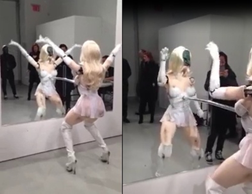 Robot nhảy quyến rũ như ca sĩ Lady Gaga 1
