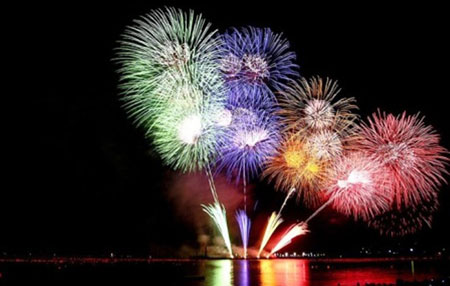 Tết dương lịch 2015, TP.HCM bắn pháo hoa tại tòa nhà Bitexco 1 Tết dương lịch 2015, TP.HCM bắn pháo hoa tại tòa nhà Bitexco 1