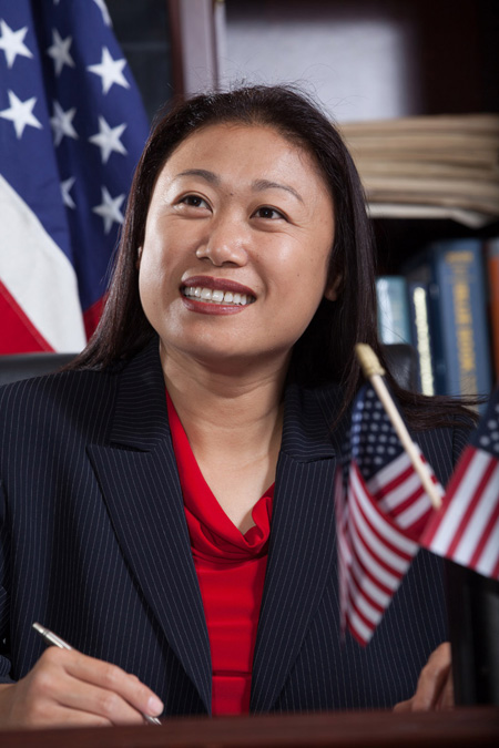 Chân dung người phụ nữ gốc Việt giành ghế ở thượng viện Mỹ qua ảnh 2