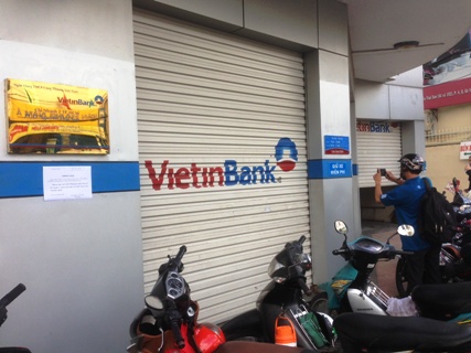 Trộm đột nhập phòng giao dịch ngân hàng VietinBank 2