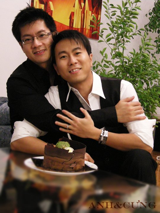 Chuyện tình 12 năm tuyệt đẹp của cặp đôi đồng tính gốc Việt điển trai 14
