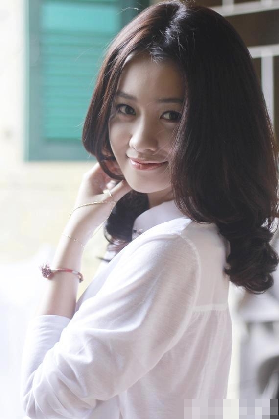Ngắm những nữ MC truyền hình từng là hotgirl từ các cuộc thi sắc đẹp 14 Ngắm những nữ MC truyền hình từng là hotgirl từ các cuộc thi sắc đẹp 14