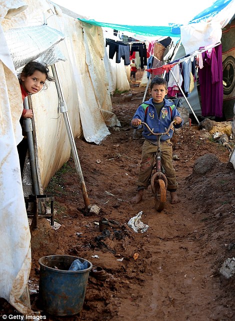 Những bức ảnh xúc động về cuộc sống trẻ em ở trại tị nạn Syria 9