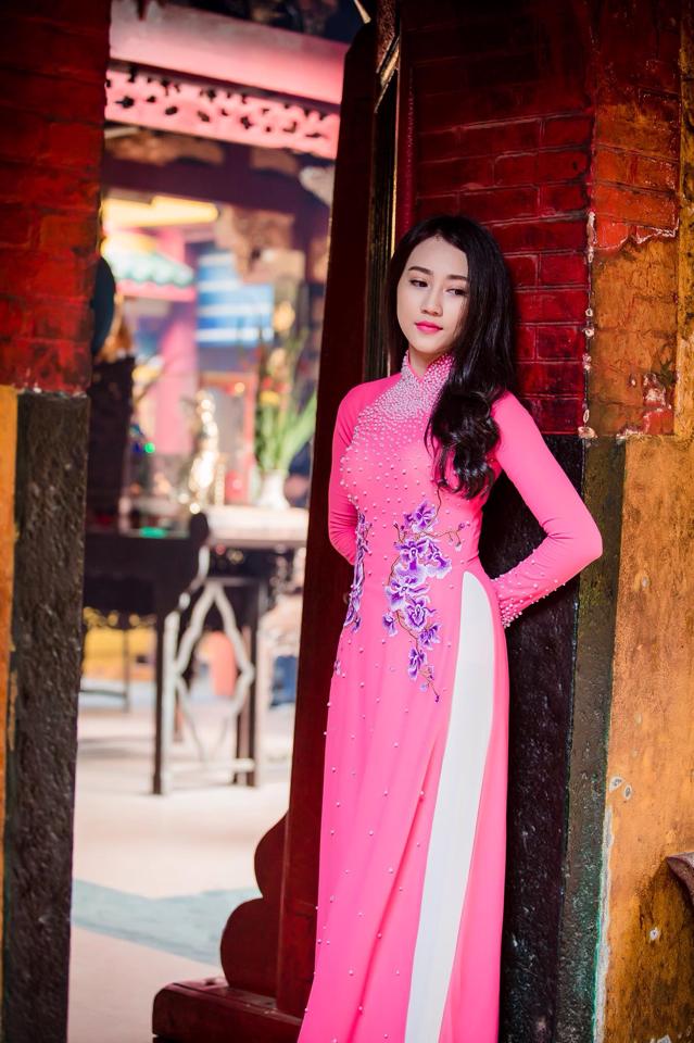 Bản sao HH Đặng Thu Thảo được vinh danh tại cuộc thi sắc đẹp 5
