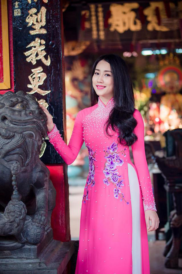 Bản sao HH Đặng Thu Thảo được vinh danh tại cuộc thi sắc đẹp 8