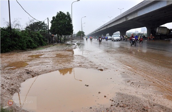 Hà Nội: Bùn đất ngập đường vành đai tiềm ẩn nhiều nguy cơ tai nạn 4