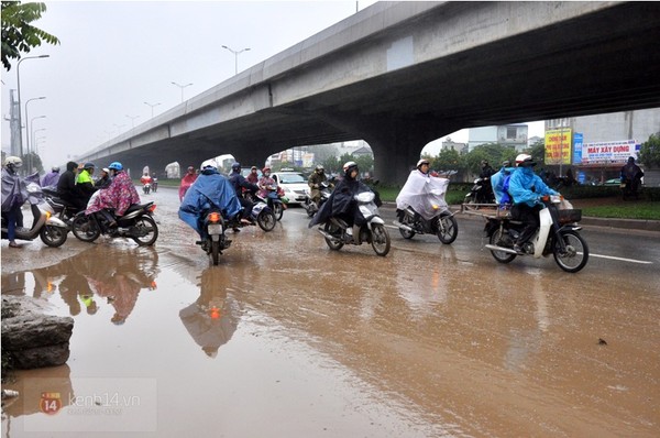Hà Nội: Bùn đất ngập đường vành đai tiềm ẩn nhiều nguy cơ tai nạn 6