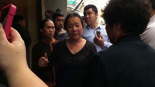 Hà Nội: Quỳ lạy, van xin để được đưa thi hài mẹ vào nhà lo hậu sự 6
