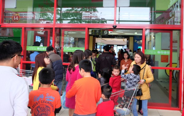 Hà Nội: Rạp chiếu phim, trung tâm thương mại đông nghịt người ngày 8/3 9