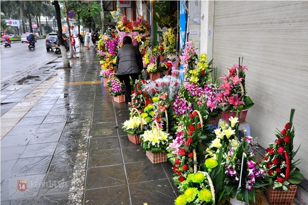 Mưa rét, cửa hàng hoa tươi vắng khách trong ngày Quốc tế Phụ nữ 5
