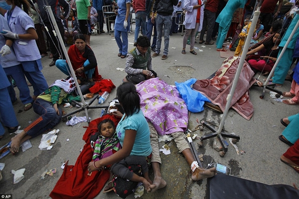 Động đất kinh hoàng ở Nepal 700 người thuộc 4 quốc gia thiệt mạng_11